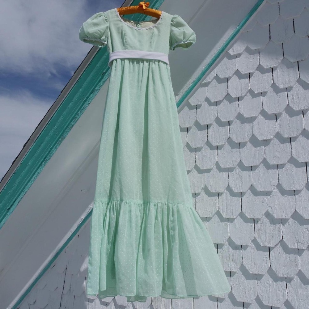 Adorable 70s prairie dress